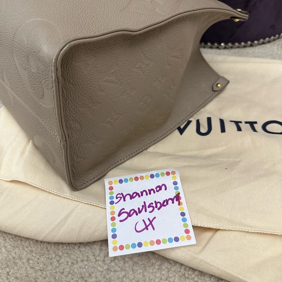 ⭐️Like New ⭐️ Louis Vuitton OnTheGo MM - Picture 8 of 16